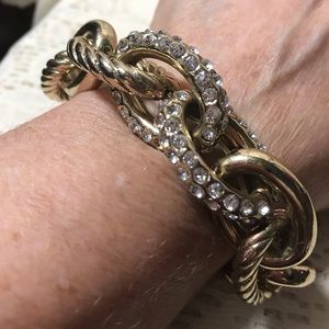 Chunky fab gold tone link statement bracelet, crystals, stretchy, up to 7-1/2”💕